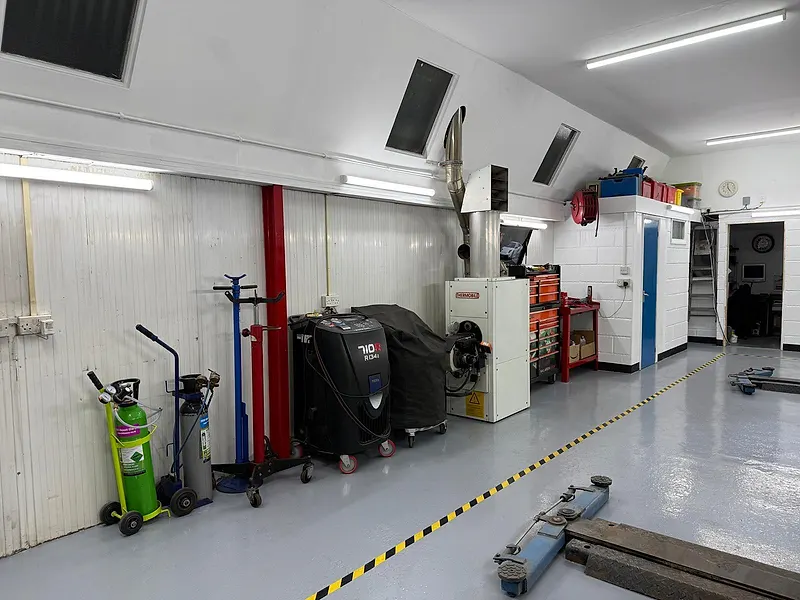 Air con re-gas machine, transmission jacks and welding gas in the Raimondi Auto Services workshop Old Woking